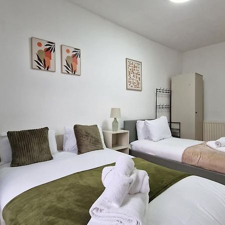 2 Bedroom Apartment Near Station Londýn Exteriér fotografie