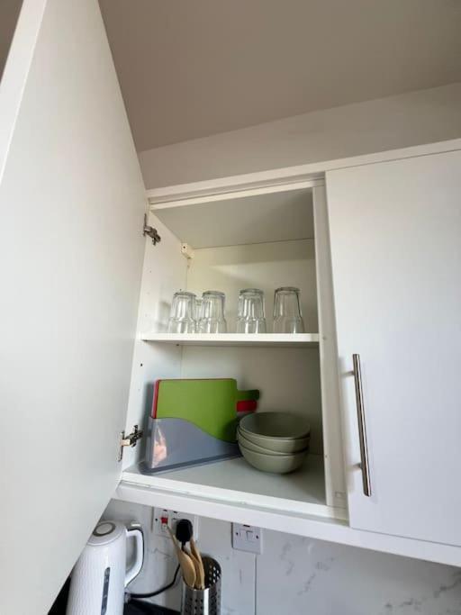 2 Bedroom Apartment Near Station Londýn Exteriér fotografie