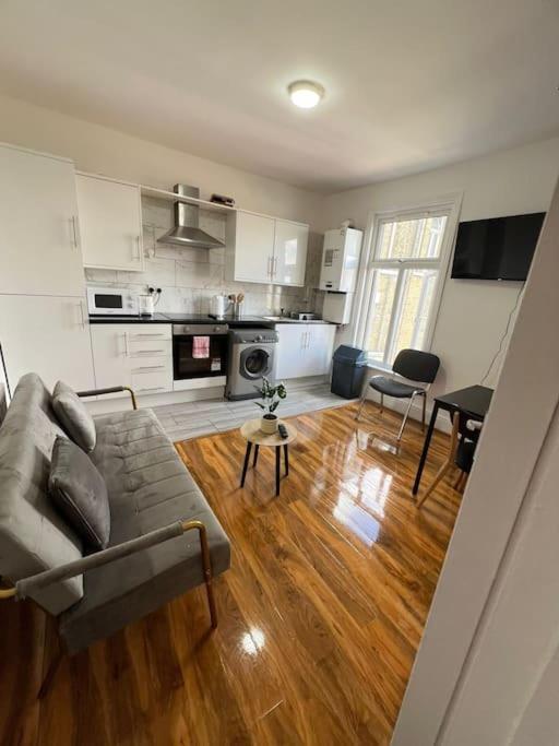 2 Bedroom Apartment Near Station Londýn Exteriér fotografie