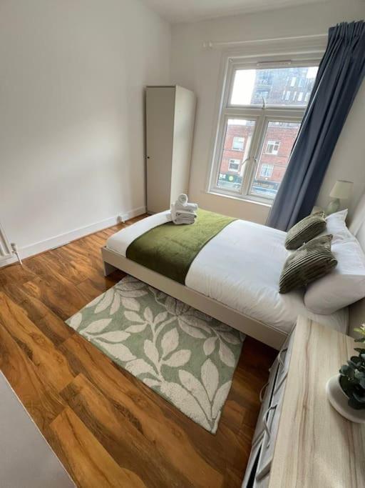 2 Bedroom Apartment Near Station Londýn Exteriér fotografie
