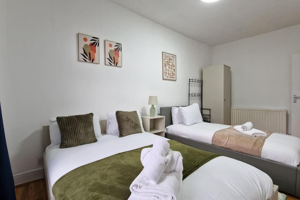 2 Bedroom Apartment Near Station Londýn Exteriér fotografie