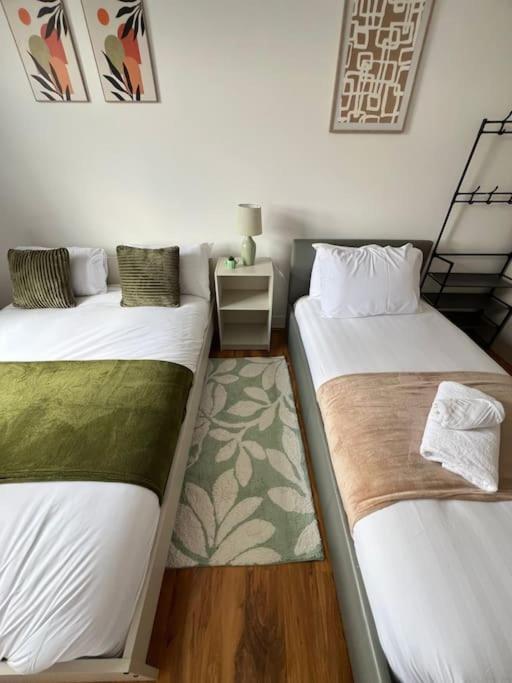 2 Bedroom Apartment Near Station Londýn Exteriér fotografie