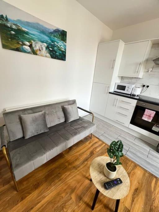 2 Bedroom Apartment Near Station Londýn Exteriér fotografie